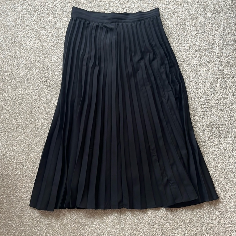 Forever 21 Pleated Skirt S